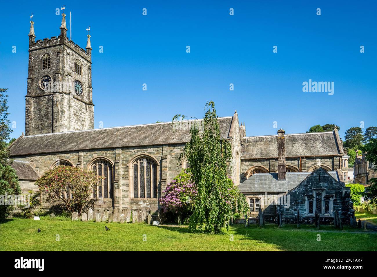 Église paroissiale St Eustache et cimetière, dans le centre de Tavistock, Devon Banque D'Images