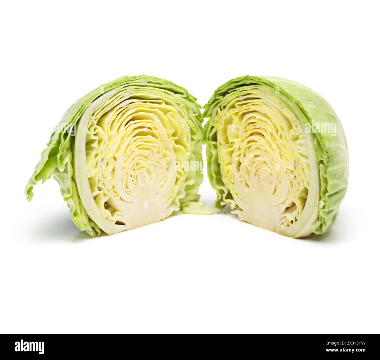 Frais, chou et studio en fond blanc pour végétalien, repas et préparation dans une alimentation saine pour le bien-être. Vert, bio et légumes dans les aliments pour salade Banque D'Images