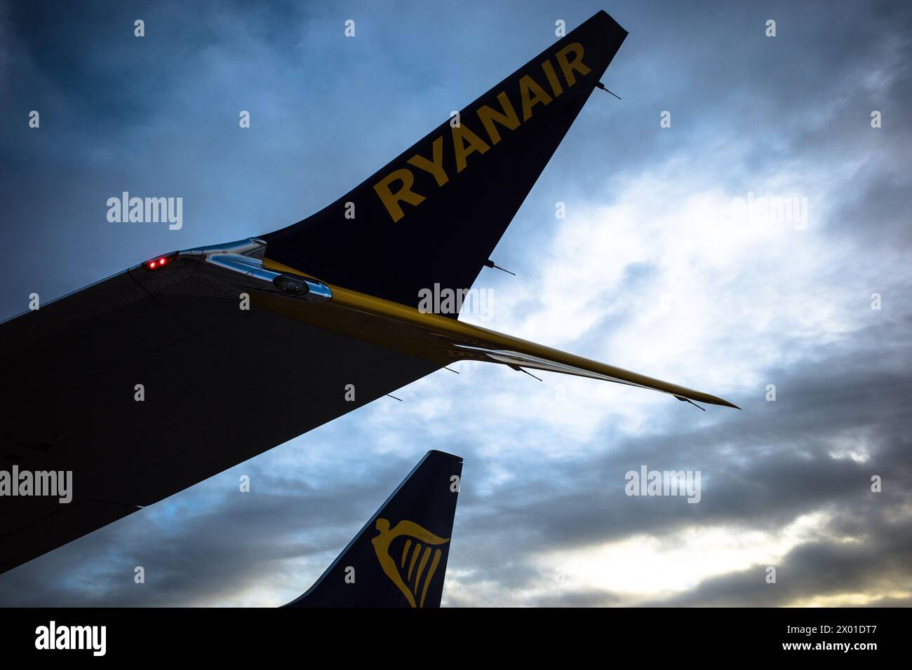 LOGO RYANAIR SUR UN AVION BOEING - EMBARQUEMENT RYANAIR - VOL LOW COST © PHOTOGRAPHIE : F. BEAUMONT Banque D'Images