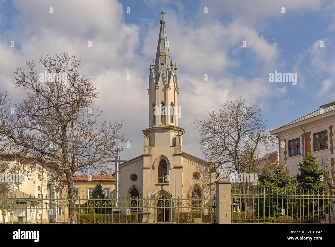 Craiova, Roumanie - 16 mars 2024 : église Saint Antoine à Mihai Viteazul Street le jour du printemps. Banque D'Images