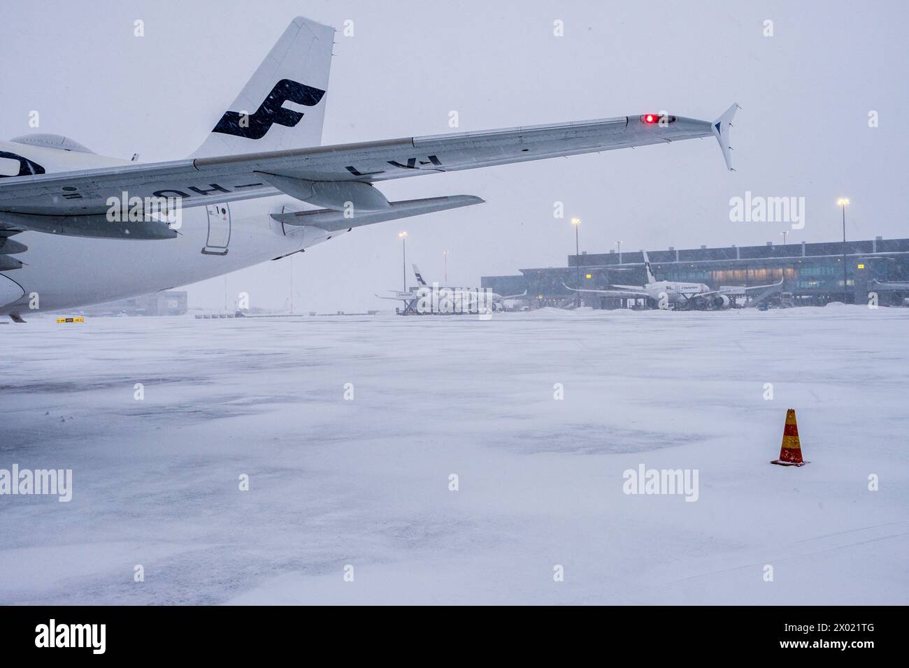 Conditions enneigées à l'aéroport d'Helsinki en Finlande Banque D'Images