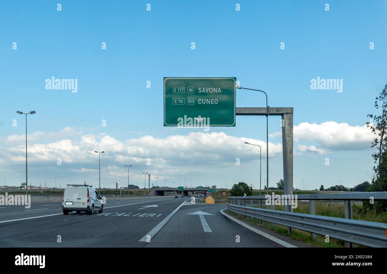 Jonction d'autoroute de l'A5 Torino-Aosta à l'A6 Torino-Savona et l'A33 Torino-Cuneo, Turin, Piémont, Italie Banque D'Images