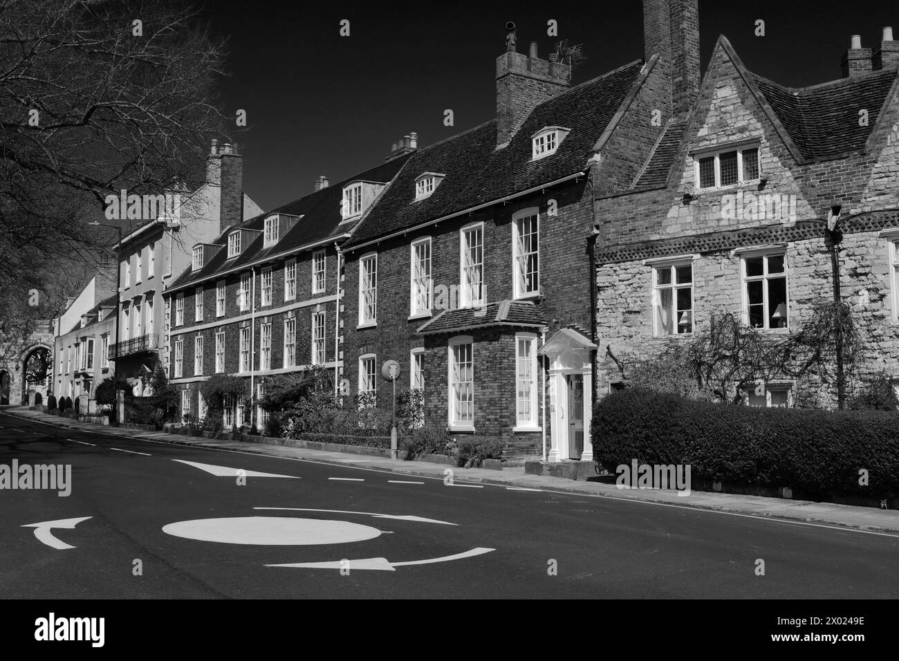 Vue de maisons le long de Minster Yard, Pottergate, Lincoln City, Lincolnshire, Angleterre, ROYAUME-UNI Banque D'Images