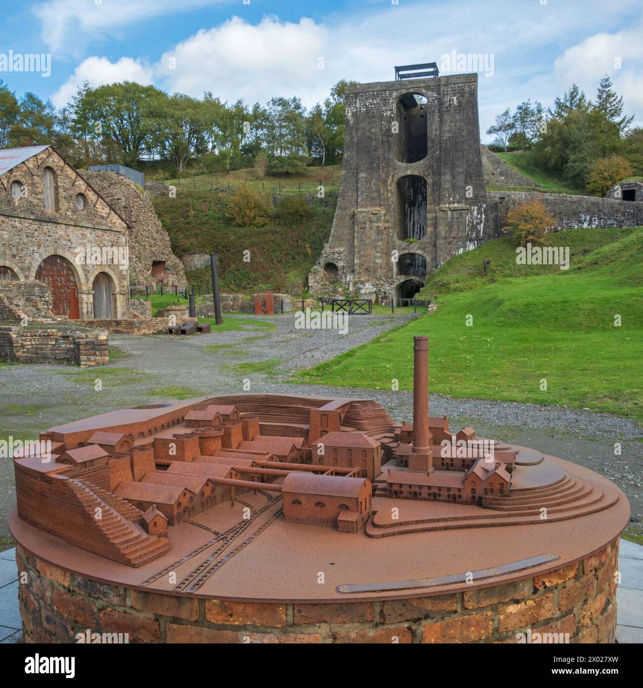 Une maquette en fer de la façon dont l'usine aurait ressemblé à son apogée, au Blaenavon Ironworks Museum à Blaenavon, Abergavenny, pays de Galles Banque D'Images