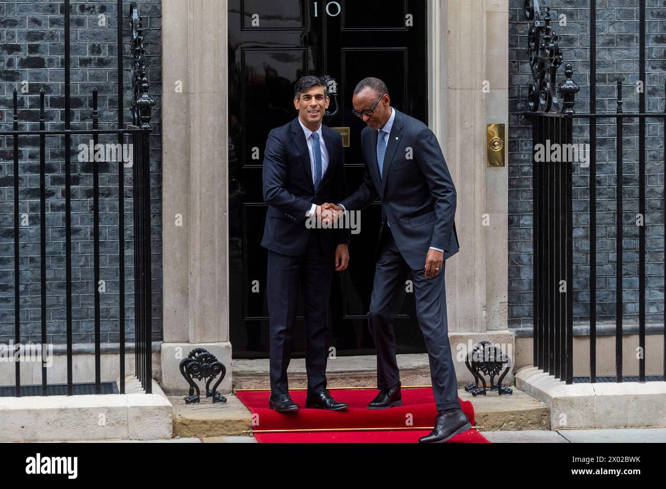 Londres, Royaume-Uni. 9 avril 2024. Paul Kagame, président du Rwanda, arrive à Downing Street pour des entretiens avec Rishi Sunak, premier ministre. Credit : Stephen Chung / Alamy Live News Banque D'Images