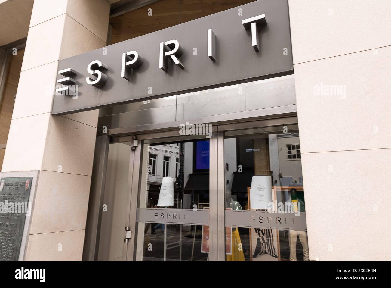 Esprit vetement belgique sale