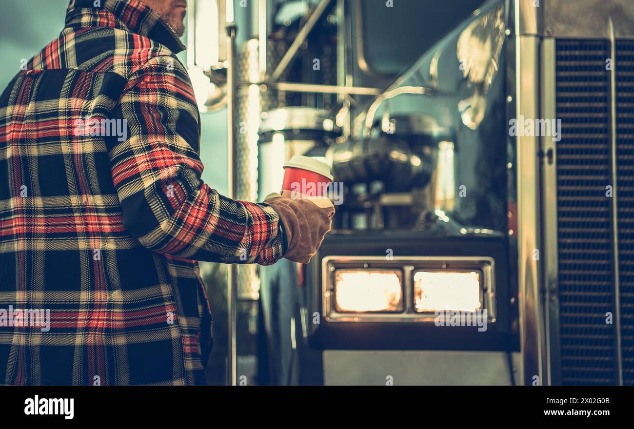 Arrêt camion Pause café. Thème d'emploi de l'industrie des transports. Banque D'Images