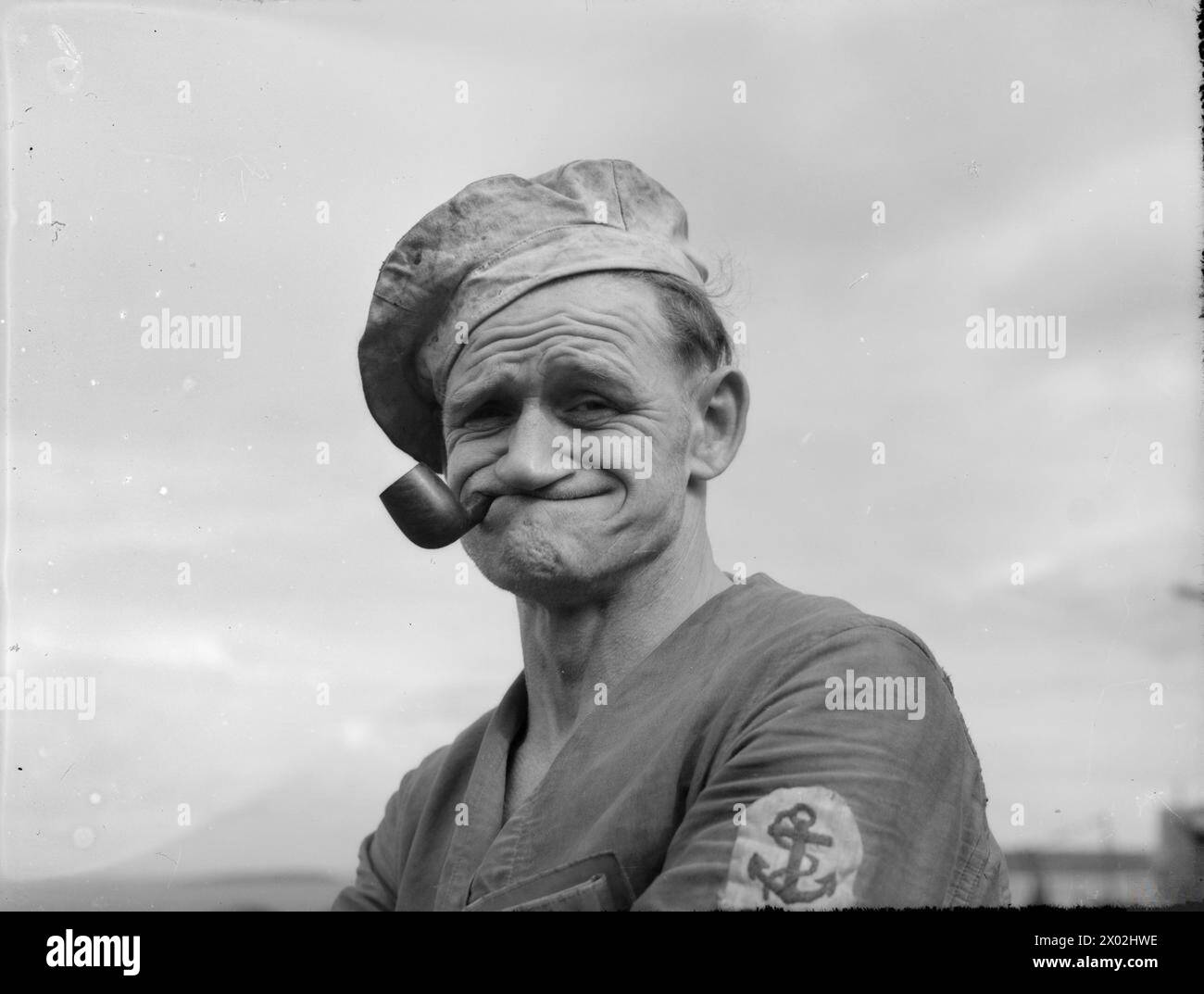 En septembre 1940, les officiers et l'équipage du HMS Rodney comprennent le Stoker Popeye, qui a 21 ans de service, reflétant l'expérience du personnel de la Royal Navy pendant la IIe Guerre mondiale Banque D'Images