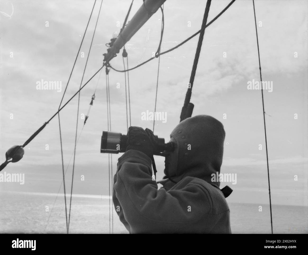 IL EST À BORD DU CUIRASSÉ HMS KING GEORGE V. MARS 1941. - Un guet en ...