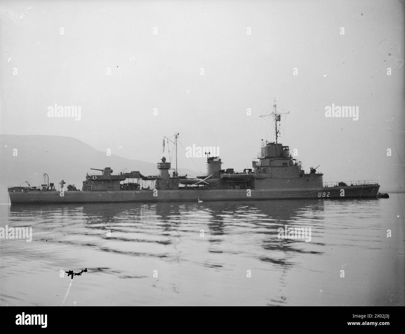 Pendant la seconde Guerre mondiale, le navire de la marine française libre FFS la capricieuse, dragueur de mines et patrouilleur construit dans le cadre du programme 1937, était stationné à Holy Loch. Banque D'Images