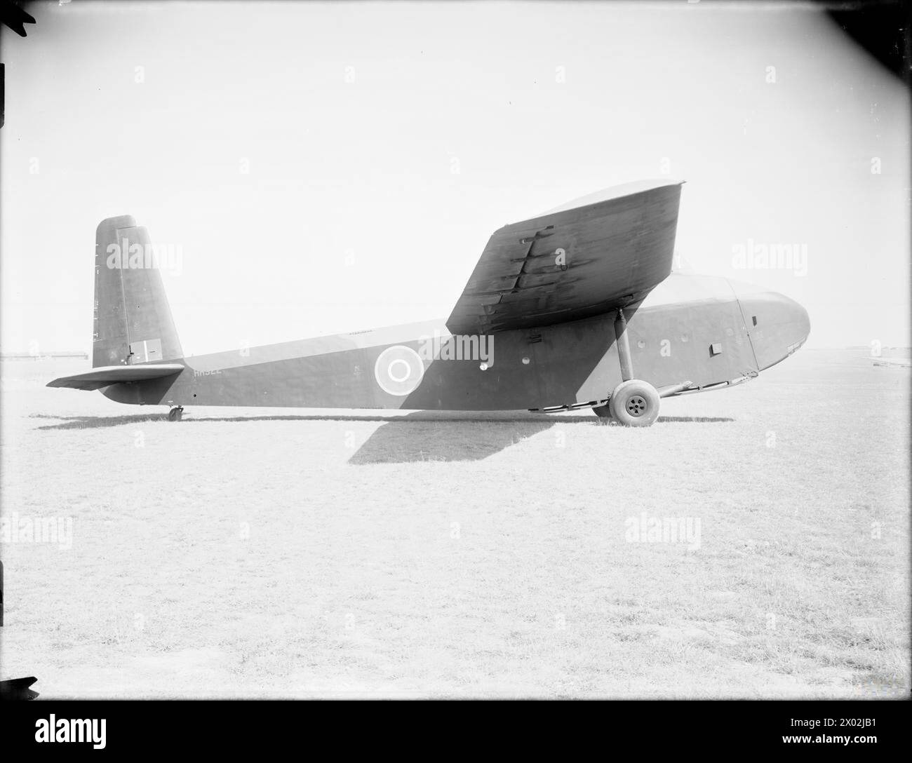 AVIONS DE LA ROYAL AIR FORCE, 1939-1945, AVION GÉNÉRAL GAL.49 HAMILCAR. - Hamilcar Mark I, HH922, dans les mains du groupe 38 de la RAF à Netheravon, Wiltshire. Le HH922 a été transféré à la 1re Heavy Glider Servicing Unit en janvier 1944, son service opérationnel se terminant le 11 janvier 1945 lorsqu'il a atterri de force par mauvais temps près de Radnor Royal Air Force, Expeditionary Air Wing, 34, Royal Air Force, 1 Heavy Glider Servicing Unit Banque D'Images