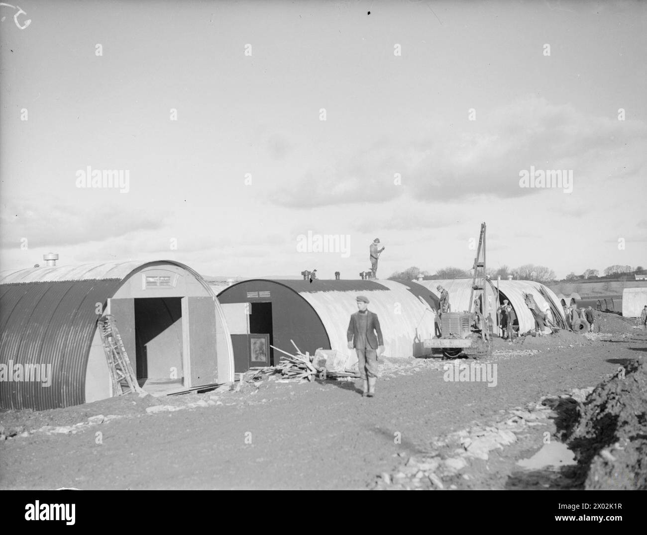 Le 27 janvier 1942, les forces américaines construisent un camp à Spring Hill, comprenant divers types de cabanes pour l'hébergement et les opérations. Banque D'Images
