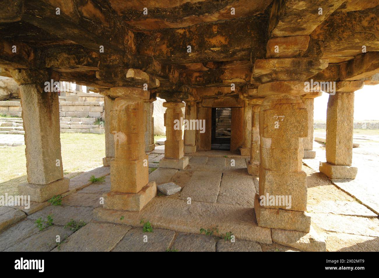 Mandapa dans un temple Vishnu Virukpaksha, Hampi, site du patrimoine mondial de l'UNESCO, Karnataka, Inde, Asie Banque D'Images