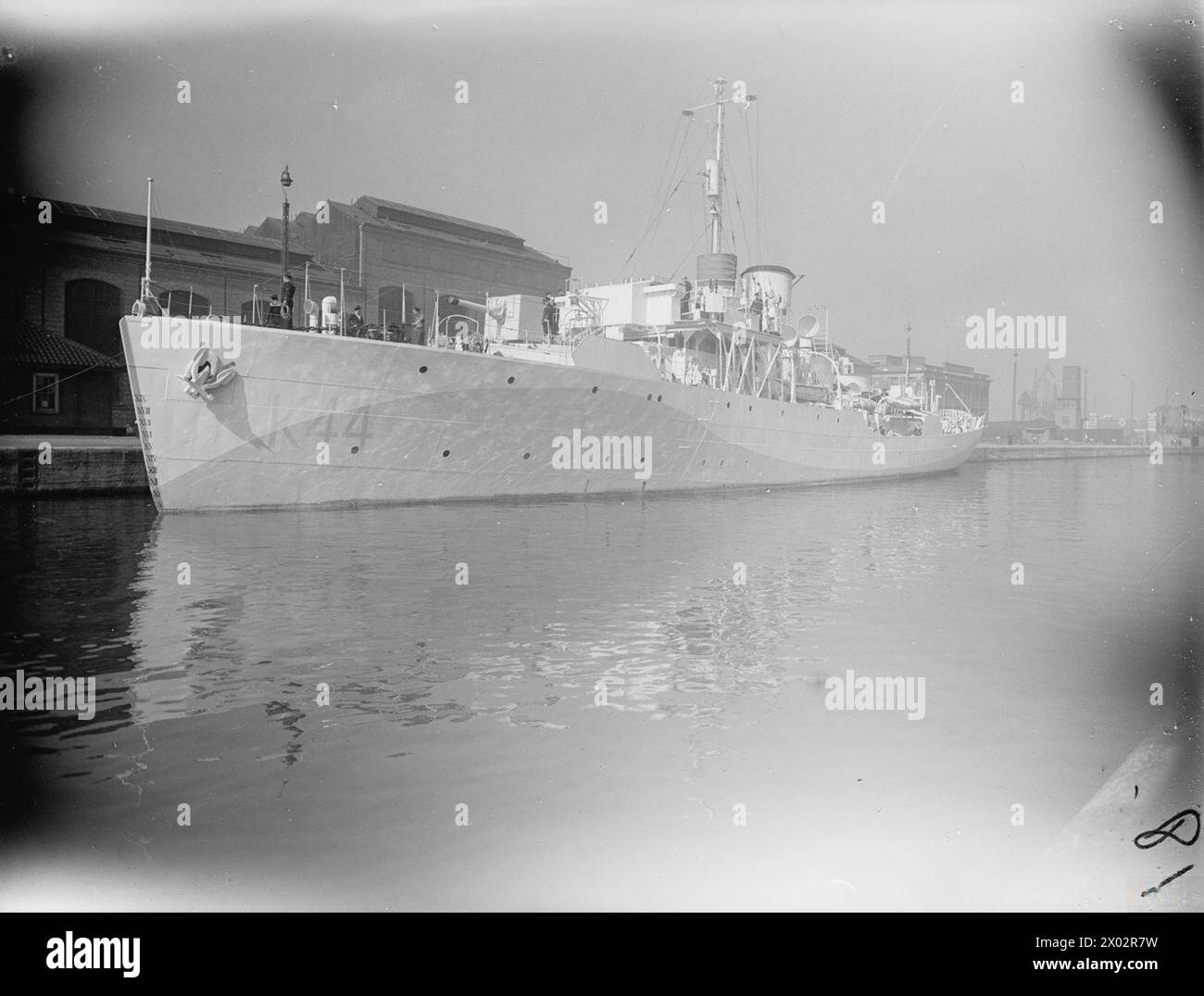 Le 4 juin 1942, le HMS Wallflower, une corvette britannique de classe Flower, est opérationnel dans le cadre de la Royal Navy pendant la seconde Guerre mondiale. Banque D'Images