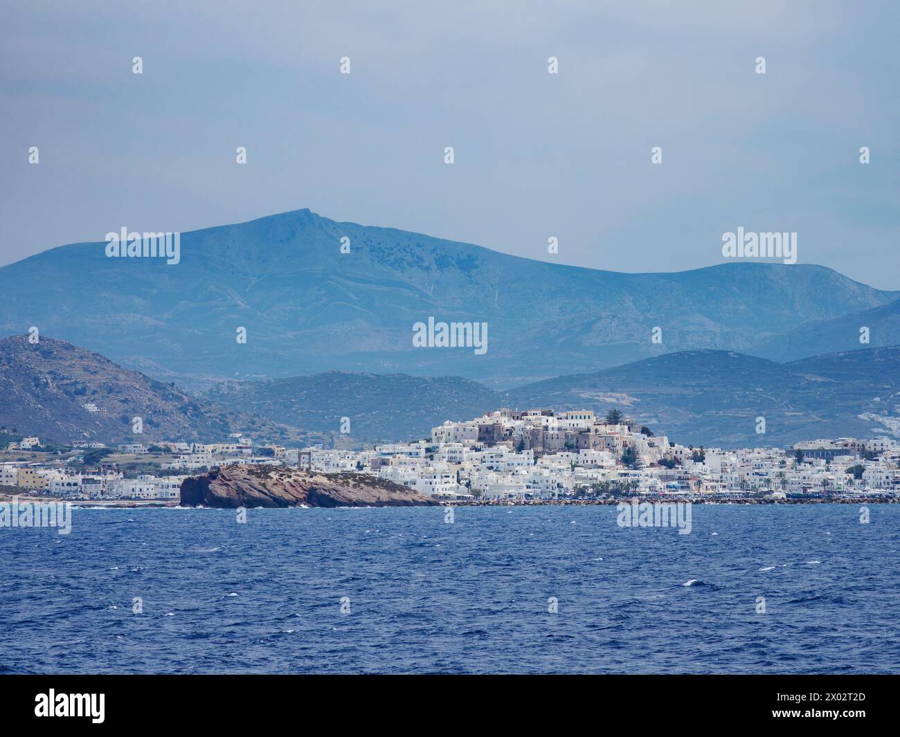 Vue vers Chora, ville de Naxos, île de Naxos, Cyclades, îles grecques, Grèce, Europe Banque D'Images