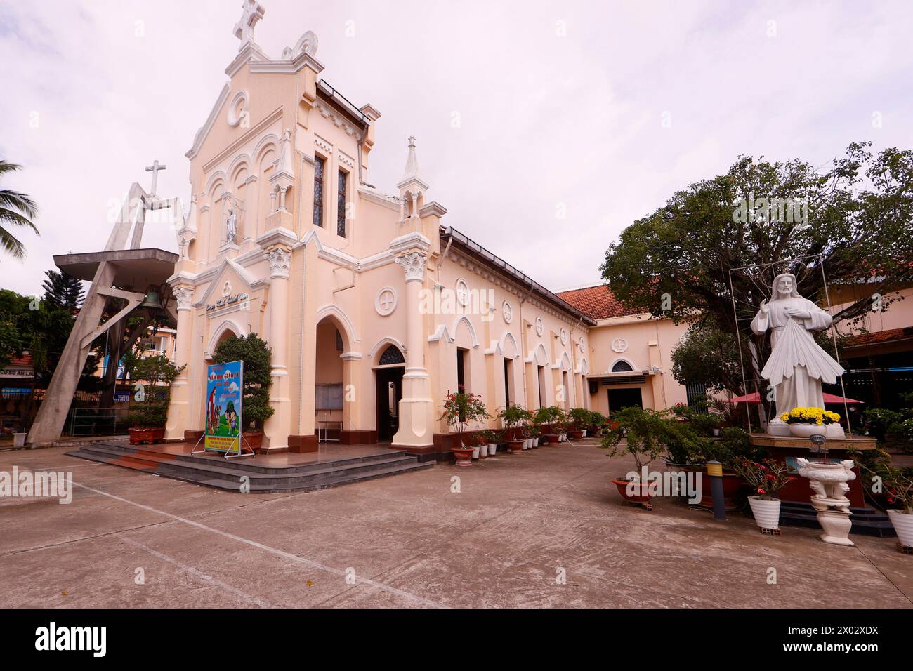 Cathédrale de Can Tho construite pendant la période coloniale française, Can Tho, Vietnam, Indochine, Asie du Sud-est, Asie Banque D'Images