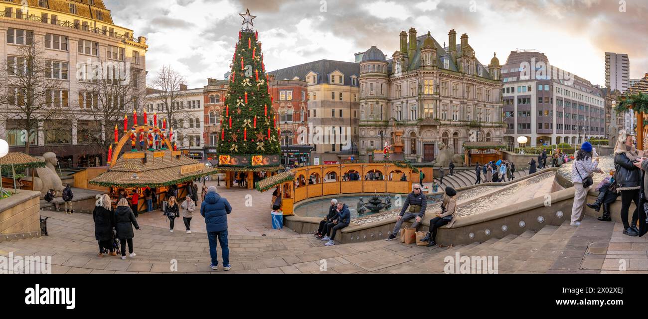 Vue des étals du marché de Noël à Victoria Square, Birmingham, West Midlands, Angleterre, Royaume-Uni, Europe Banque D'Images