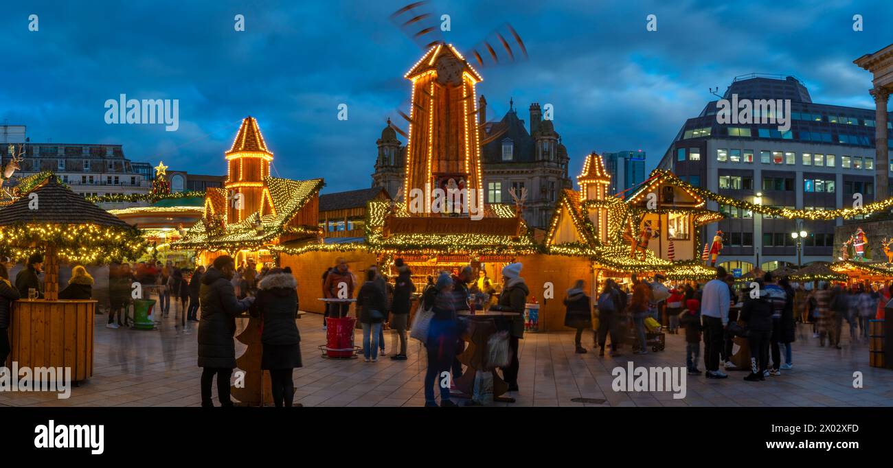 Vue des étals du marché de Noël à Victoria Square, Birmingham, West Midlands, Angleterre, Royaume-Uni, Europe Banque D'Images