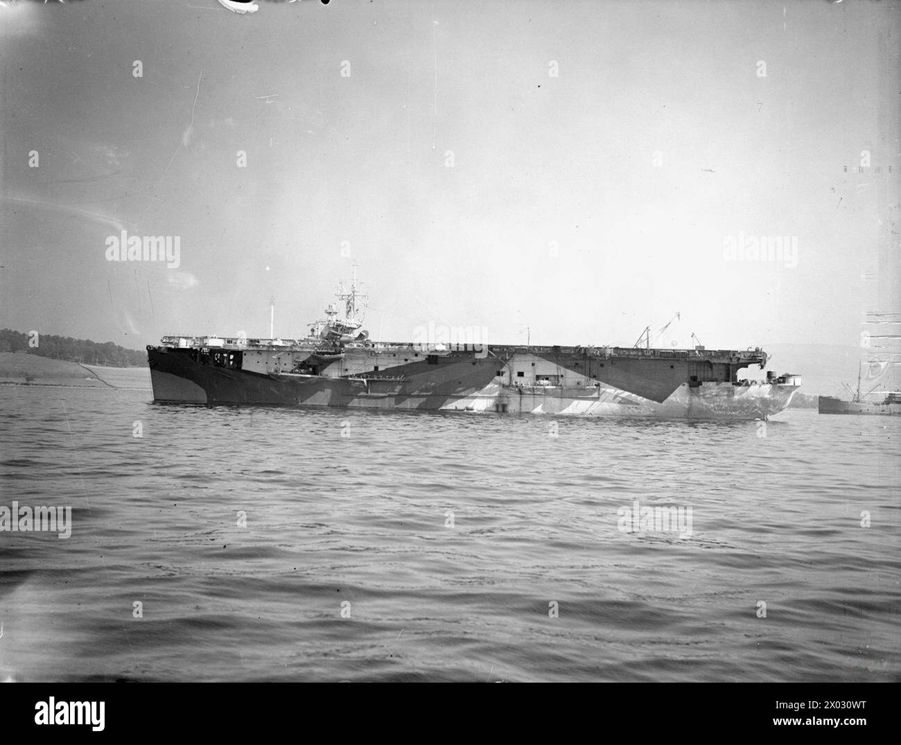 HMS HUNTER, UN DES NOUVEAUX PORTE-AVIONS D'ESCORTE DE LA NAVY. 30 JUIN 1943, GREENOCK. - Vue Broadside du HMS HUNTER Banque D'Images