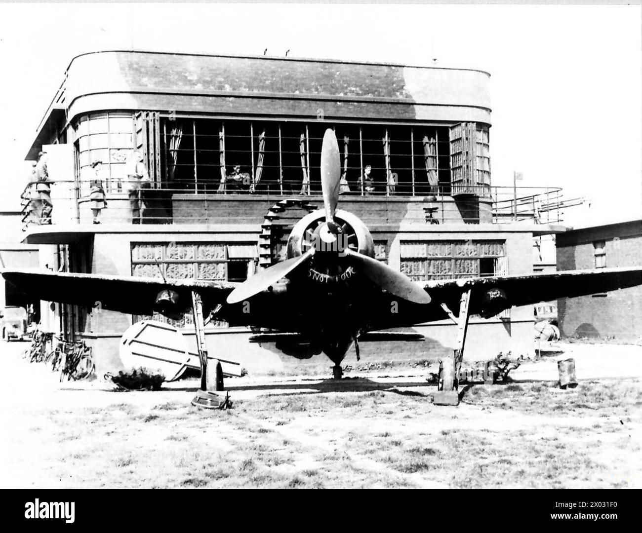 Le chasseur-bombardier Focke Wulf Fw.190 A-4 avec un moteur BMW 801 d de 1570 CH a atterri à la station de West Malling RAF lors d'une nuit de raids allemands sur Londres, le 16 juillet 1942. Banque D'Images