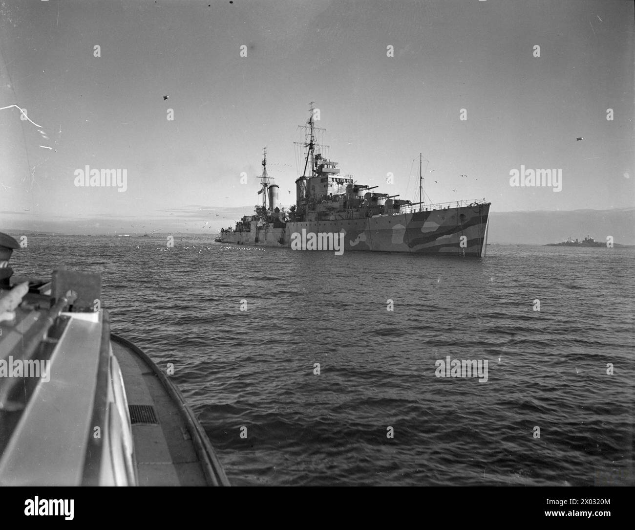 Le 9 janvier 1942, le HMS Cleopatra, un croiseur léger britannique de classe Dido, mouille à Scapa Flow. Banque D'Images