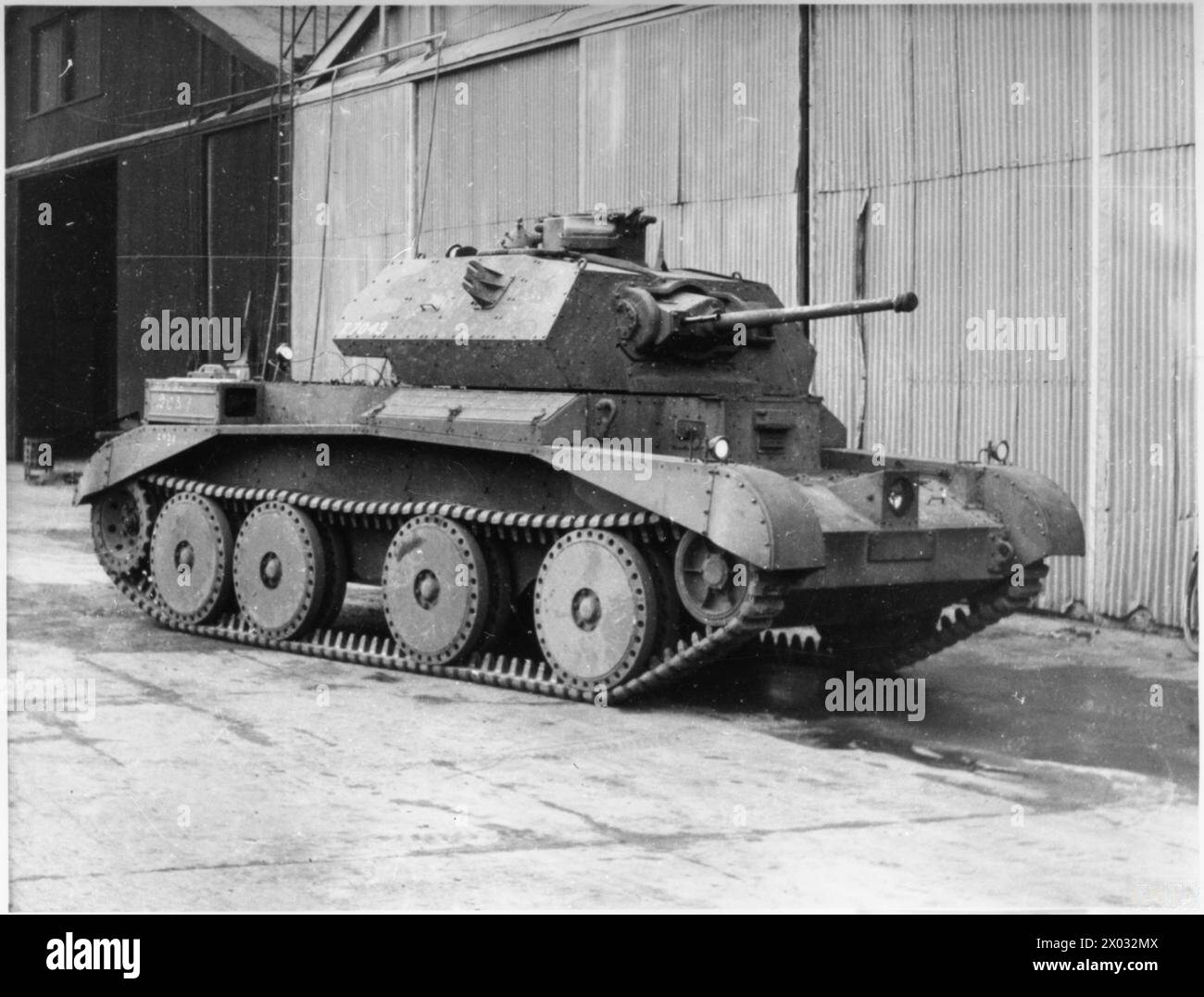 AFV ALLIÉS ( VÉHICULES BLINDÉS DE COMBAT ) DE LA SECONDE GUERRE MONDIALE ; CHARS. - Une vue de trois quarts de face d'un char British Cruiser Tank Mark IVa, ( A13 Mk.II ) Banque D'Images