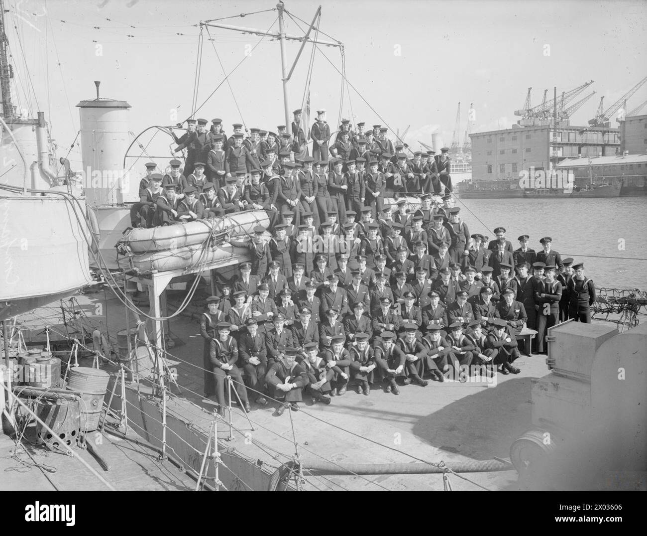 COMPAGNIE DU NAVIRE DU HMS ICARUS. 29 AVRIL 1945, QUAI DE GLADSTONE, LIVERPOOL. Banque D'Images