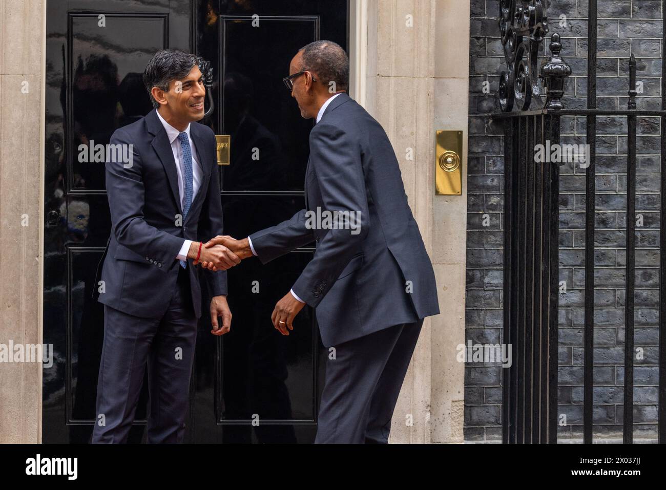 Londres, Royaume-Uni. 09 AVR, 2024. Rishi Sunak, premier ministre du Royaume-Uni, rencontre Paul Kagame, président du Rwanda au 10 Downing Street. Crédit Milo Chandler/Alamy Live News Banque D'Images