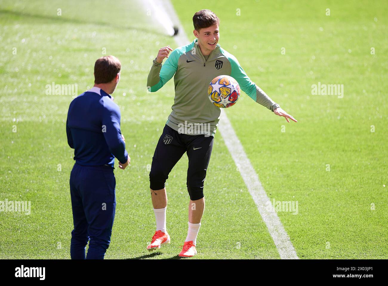 Madrid, Espagne. 09th Apr, 2024. Rodrigo Riquelme de l'Atletico de Madrid se réchauffe pendant la séance d'entraînement à la veille du match de première manche de l'UEFA Champions League 2023/2024 entre l'Atletico de Madrid et le Borussia Dortmund au stade Civitas Metropolitano. (Photo de Federico Titone/SOPA images/SIPA USA) crédit : SIPA USA/Alamy Live News Banque D'Images