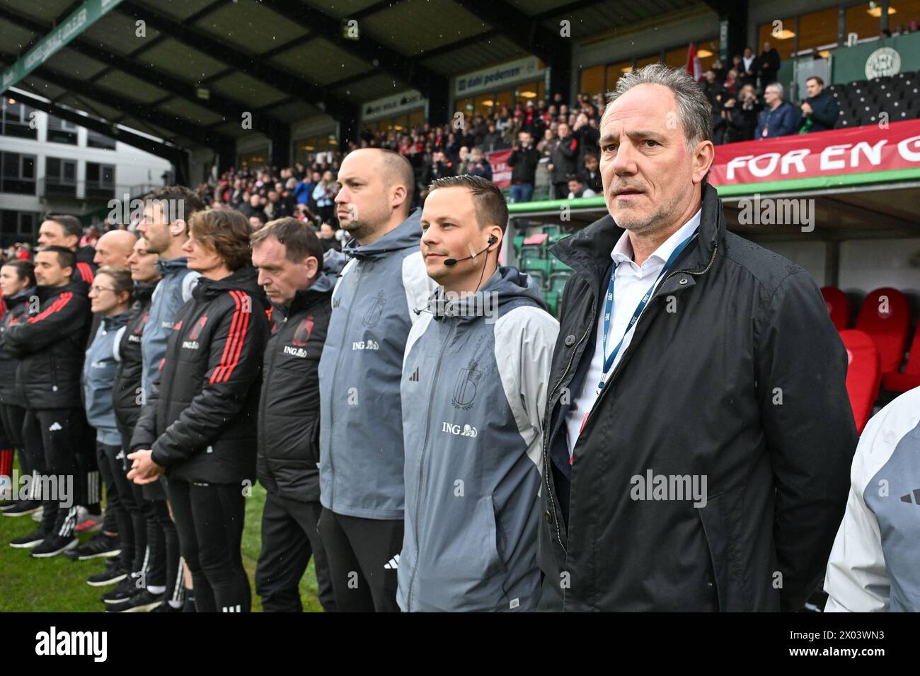 Viborg, Danemark. 09th Apr, 2024. L’entraîneur-chef Kris Van Der Haegen, l’entraîneur adjoint Thomas Jansen et le staff belge photographiés lors d’un match de football entre les équipes nationales féminines du Danemark et de Belgique, elle a appelé les Red Flames lors de la deuxième journée du Groupe A2 dans la phase de championnat des qualifications européennes féminines de l'UEFA 2023-24, le mardi 9 avril 2024 à Viborg, Danemark . Crédit : Sportpix/Alamy Live News Banque D'Images