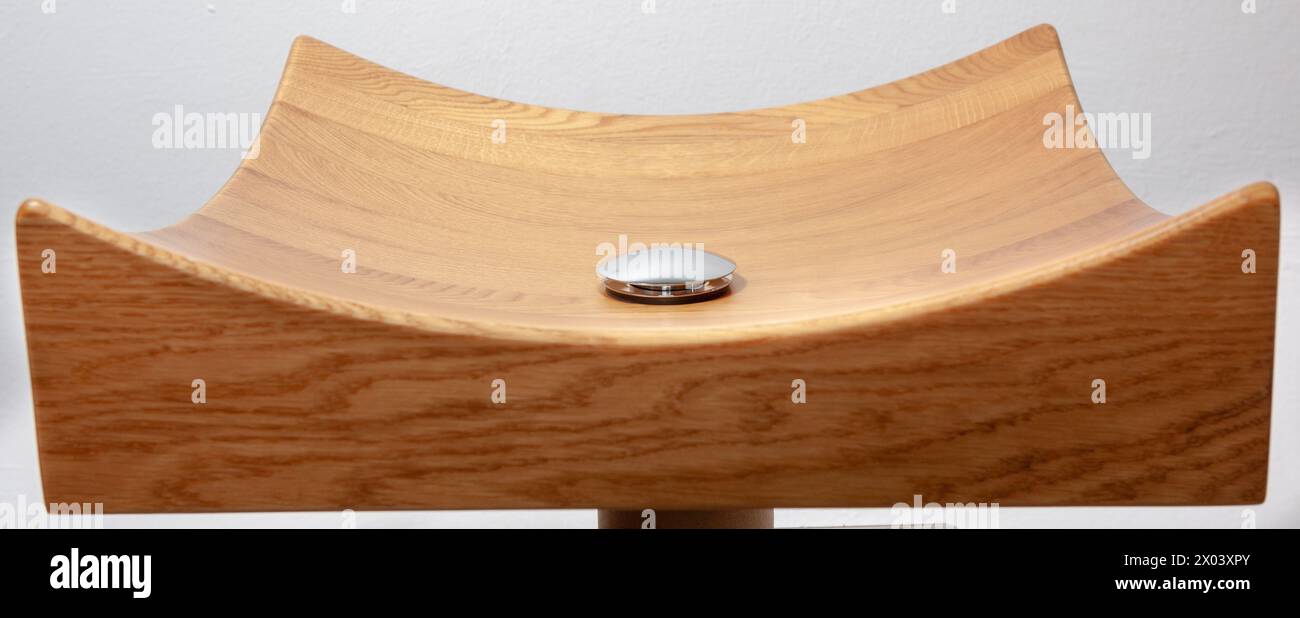 lavabo, lavabo en bois, articles ménagers, traitements de l'eau, article de designer, créatif, rénovation domiciliaire, construction, amélioration domiciliaire, intérieur Banque D'Images