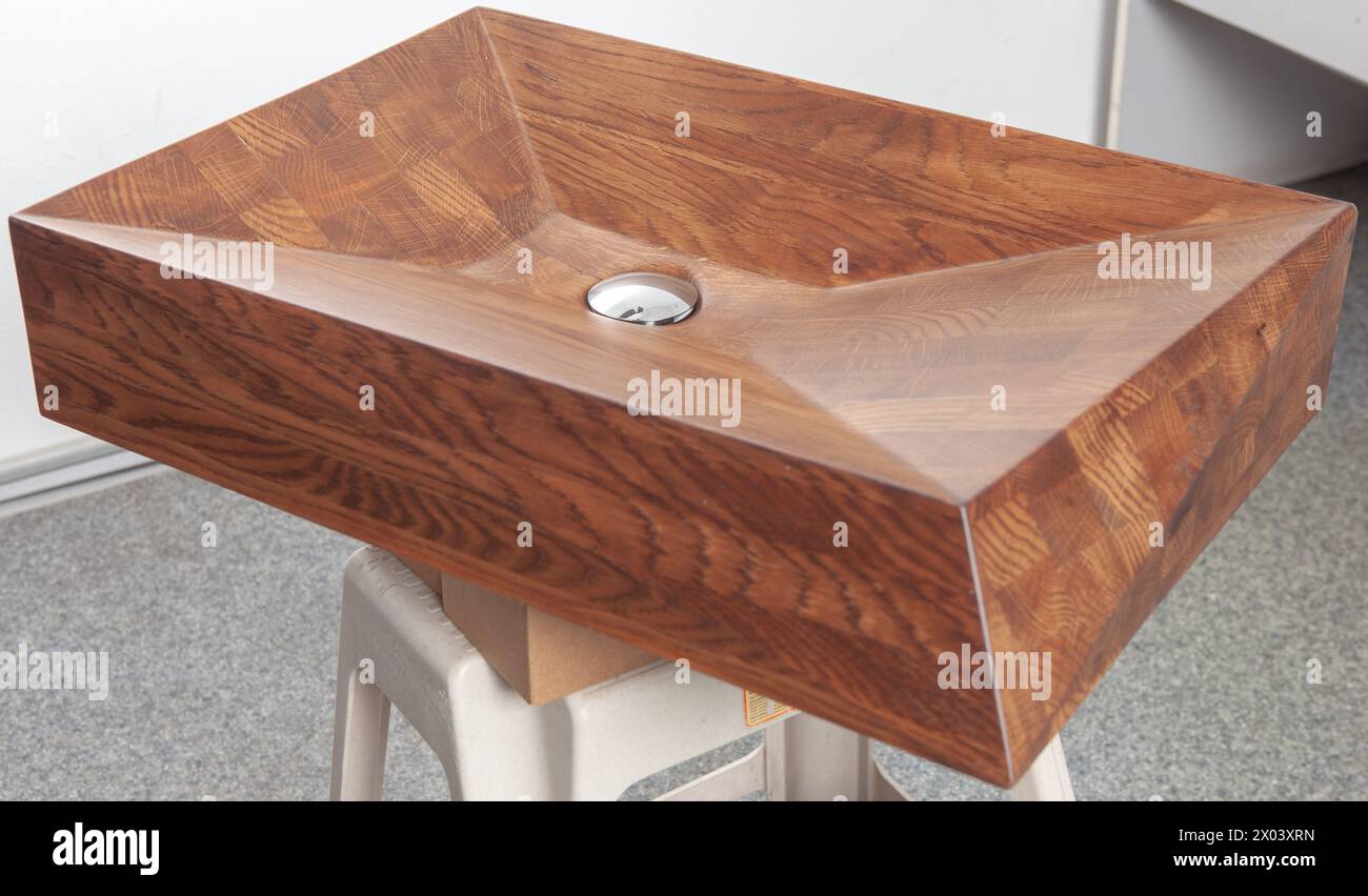 lavabo, lavabo en bois, articles ménagers, traitements de l'eau, article de designer, créatif, rénovation domiciliaire, construction, amélioration domiciliaire, intérieur Banque D'Images