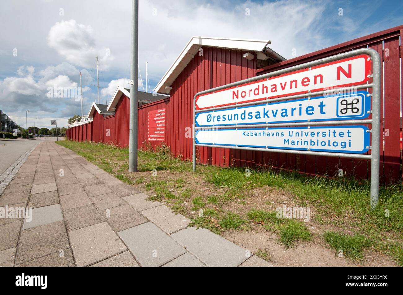 Panneau de direction sur la rue à Helsingor, Danemark Banque D'Images