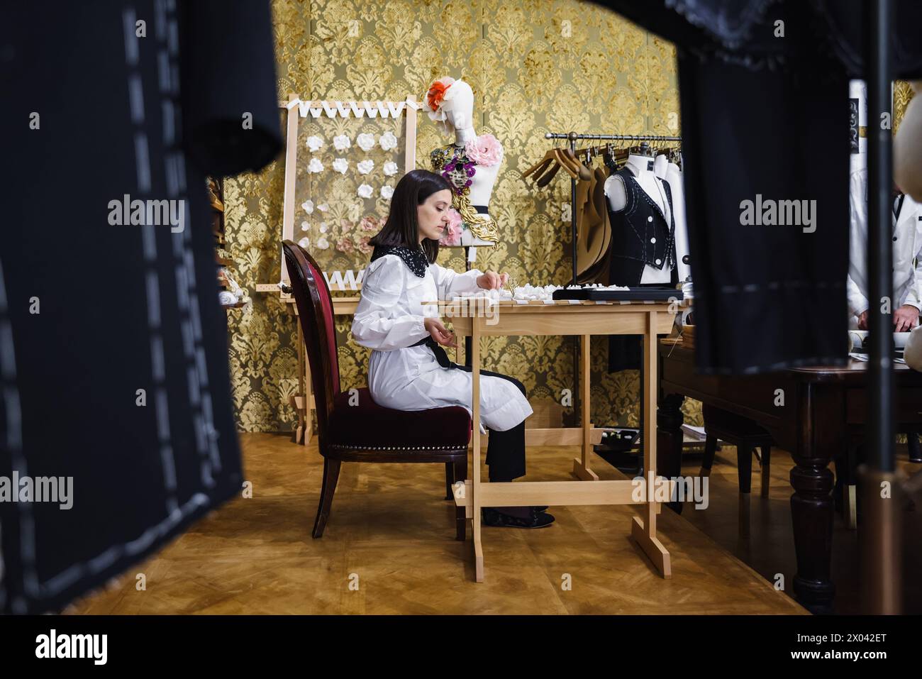 Milan, Italie. 05th Apr, 2024. Une robe est exposée lors de la prévisualisation de l'exposition Dal Cuore Alle Mani Dolce&Gabbana au Palazzo Reale de Milan, Italie, le 5 avril 2024. (Photo de Alessandro Bremec/NurPhoto) crédit : NurPhoto SRL/Alamy Live News Banque D'Images