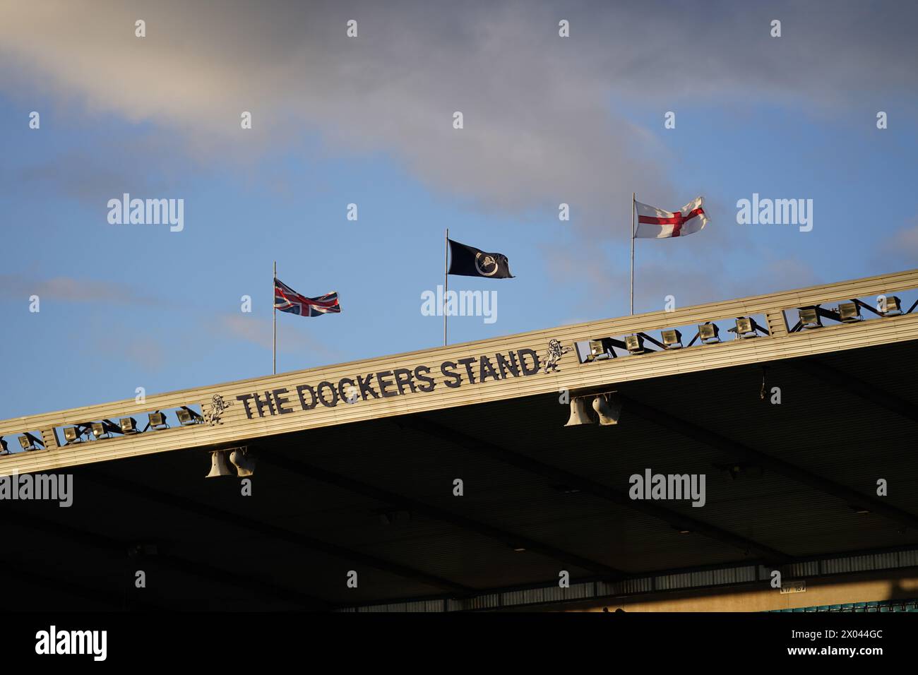 Londres, Royaume-Uni. 09th Apr, 2024. The Dockers Stand avant le Millwall FC v Leicester City FC SKY BET EFL Championship match à The Den, Londres, Angleterre, Royaume-Uni le 9 avril 2024 crédit : Every second Media/Alamy Live News Banque D'Images