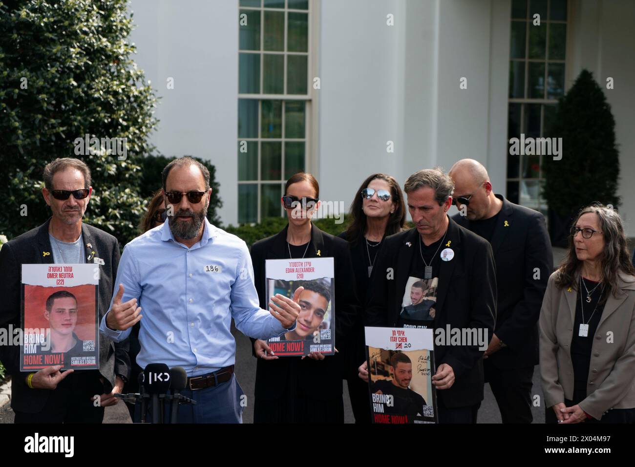 Washington, États-Unis. 09th Apr, 2024. Les familles des individus retenus en otage par le Hamas parlent à la presse après avoir rencontré le président Joe Biden à la Maison Blanche à Washington, DC, mardi 9 avril 2024. Photo de Bonnie Cash/UPI crédit : UPI/Alamy Live News Banque D'Images