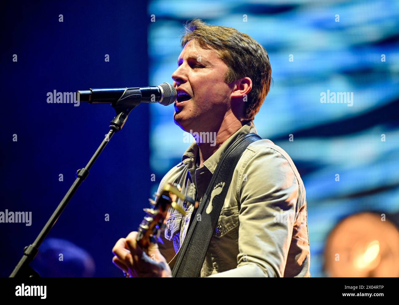 Londres, Royaume-Uni. 09th Apr, 2024. James Blunt se produit lors de sa tournée mondiale Who We Used To Be en 2024 au Royal Albert Hall de Londres, au Royaume-Uni. Crédit : LFP/Alamy Live News Banque D'Images