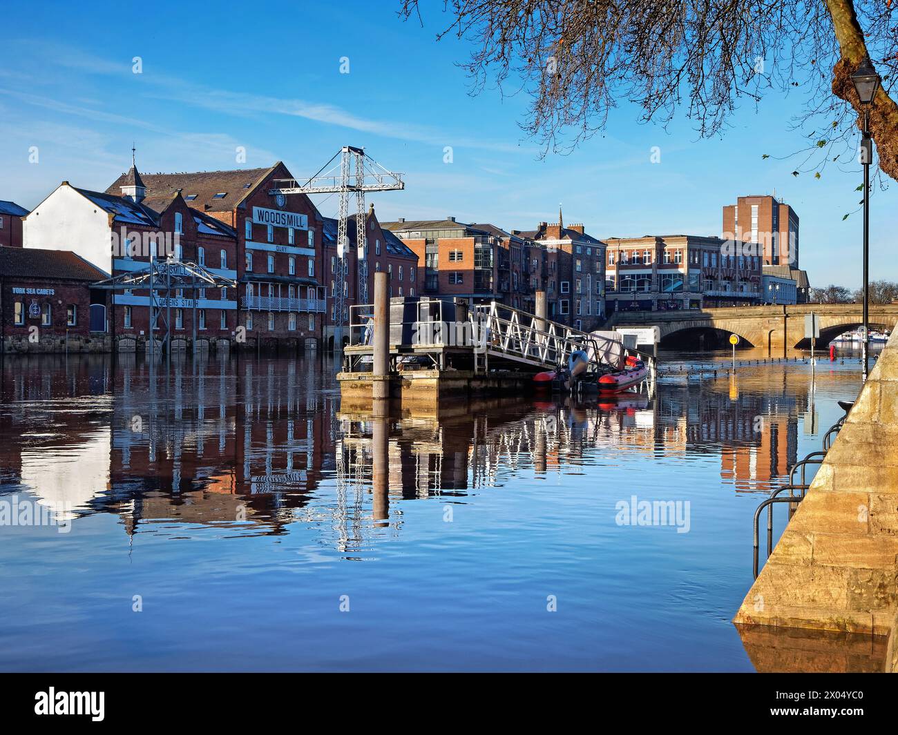 Royaume-Uni, North Yorkshire, York, River Ouse, Woodsmill Quay. Banque D'Images
