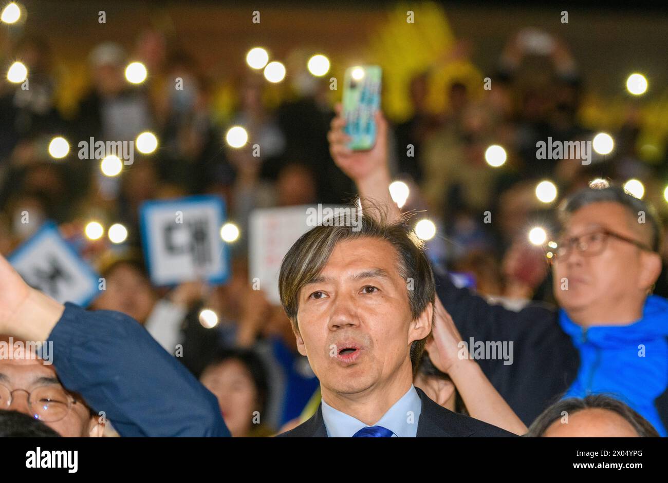 Séoul, Corée du Sud. 9 avril 2024. CHO Kuk (C), chef du Parti sud-coréen pour la reconstruction de la Corée, acclame ses partisans lors de la campagne électorale de son parti à Séoul. Les élections législatives auront lieu le 10 avril. (Crédit image : © Kim Jae-Hwan/SOPA images via ZUMA Press Wire) USAGE ÉDITORIAL SEULEMENT! Non destiné à UN USAGE commercial ! Banque D'Images