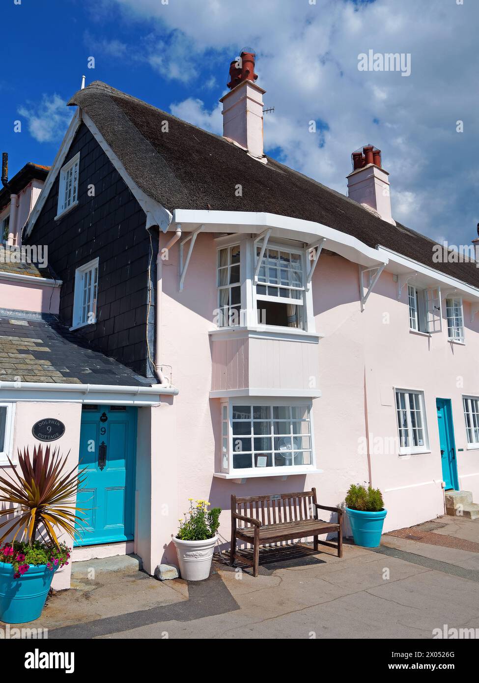 Royaume-Uni, Dorset, Lyme Regis, chaume Cottage sur Marine Parade. Banque D'Images