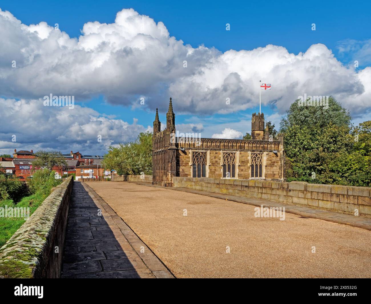 Royaume-Uni, West Yorkshire, Wakefield, Chantry Chapel of St Mary the Virgin et le pont médiéval sur la rivière Calder. Banque D'Images