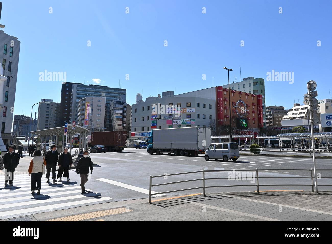 Avenue Kannana-Dori par une journée ensoleillée – ville d’Edogawa, Tokyo, Japon – 1er mars 2024 Banque D'Images