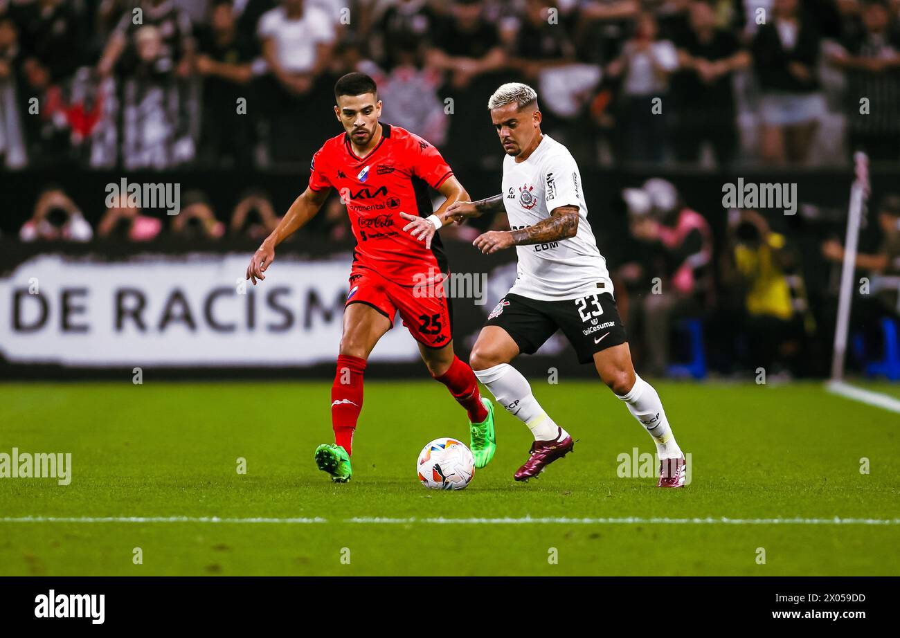 São PAULO, SP - 09.04.2024 : CORINTHIAS X NACIONAL par - match entre Corinthians et Nacional (par), valable pour la Copa Sudamericana 2024, tenue à Arena Neo Química (Arena Corinthians). Dans la zone est de la ville de São Paulo, ce mardi 9 avril 2024. (Photo : Fabiano Martins/Fotoarena) Banque D'Images