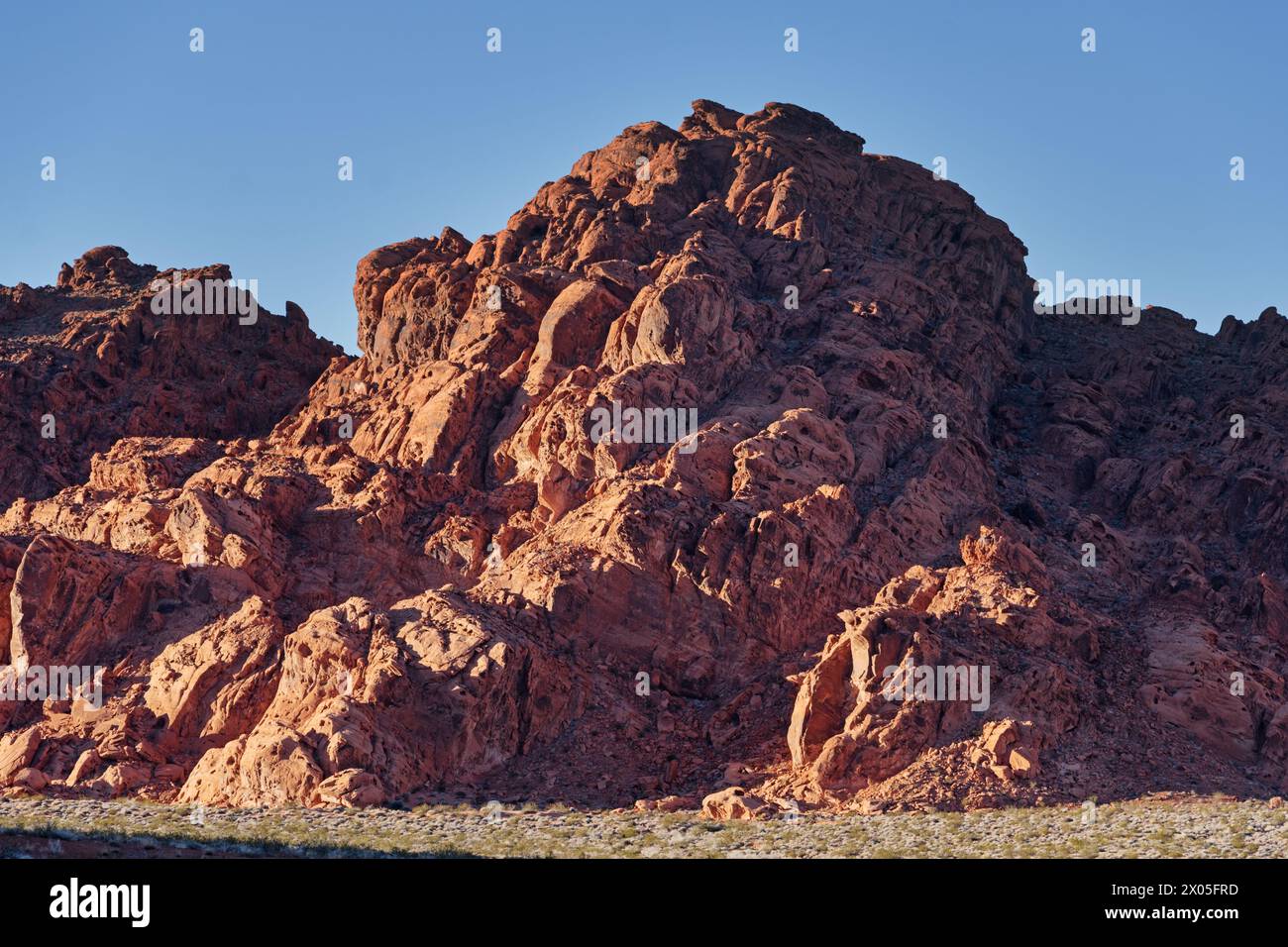 La montagne Red Baron dans le parc national Valley of Fire au Nevada Banque D'Images