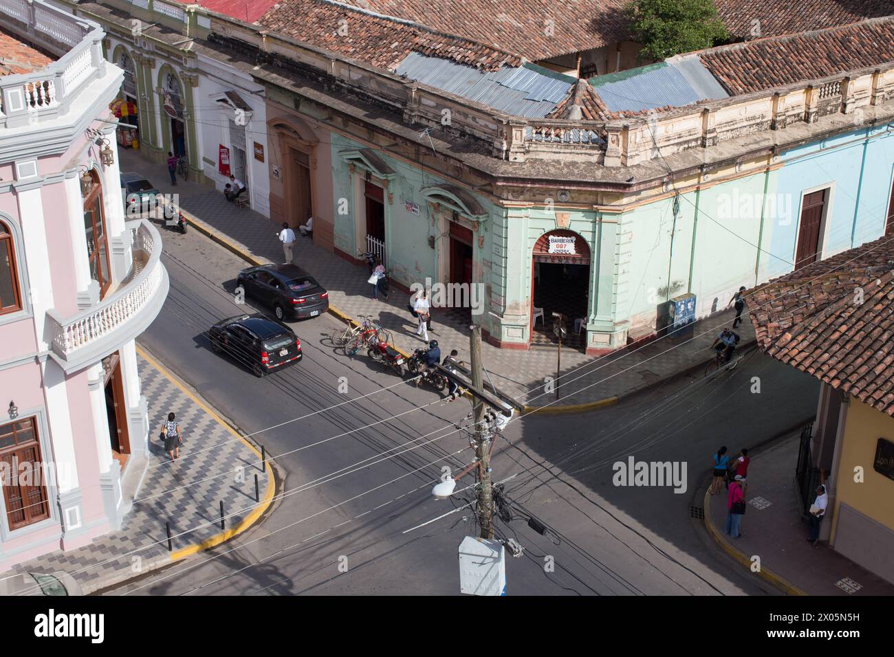 L'architecture coloniale domine la ville de Grenade, Nicaragua, une destination touristique populaire en Amérique latine Banque D'Images