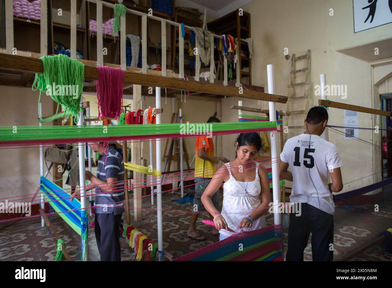 Une entreprise sociale fabriquant des hamacs fournit des emplois pour les personnes handicapées à Grenade, Nicaragua Banque D'Images