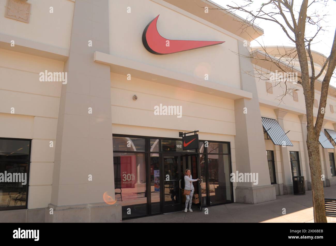 Nike factory store Banque de photographies et d images a haute resolution Alamy