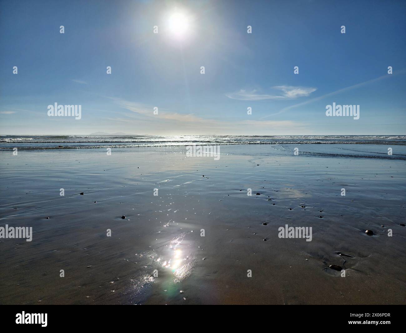 Apportez la sérénité du plein air dans votre maison. Mes images axées sur la nature montrent des paysages de montagne majestueux baignés par la lumière dorée du coucher du soleil. Banque D'Images