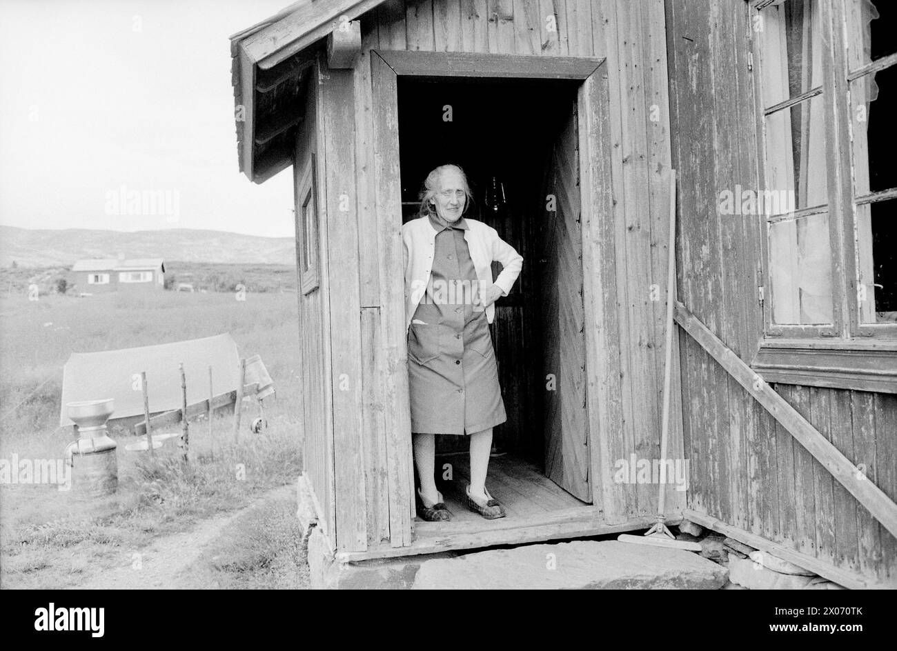 Current 32 - 1 - 1973 : en pleine propriété depuis 75 ansSuivant qu'elle avait 11 ans, Kari Bergli a été propriétaire d'une ferme à Valdresfjellet. Elle a lutté dur. Maintenant, elle a 86 ans, mais pas beaucoup pesée par l'âge - et elle peut encore être trouvée à Setra. Photo : Ivar Aaserud / Aktuell / NTB ***PHOTO NON TRAITÉE*** Banque D'Images