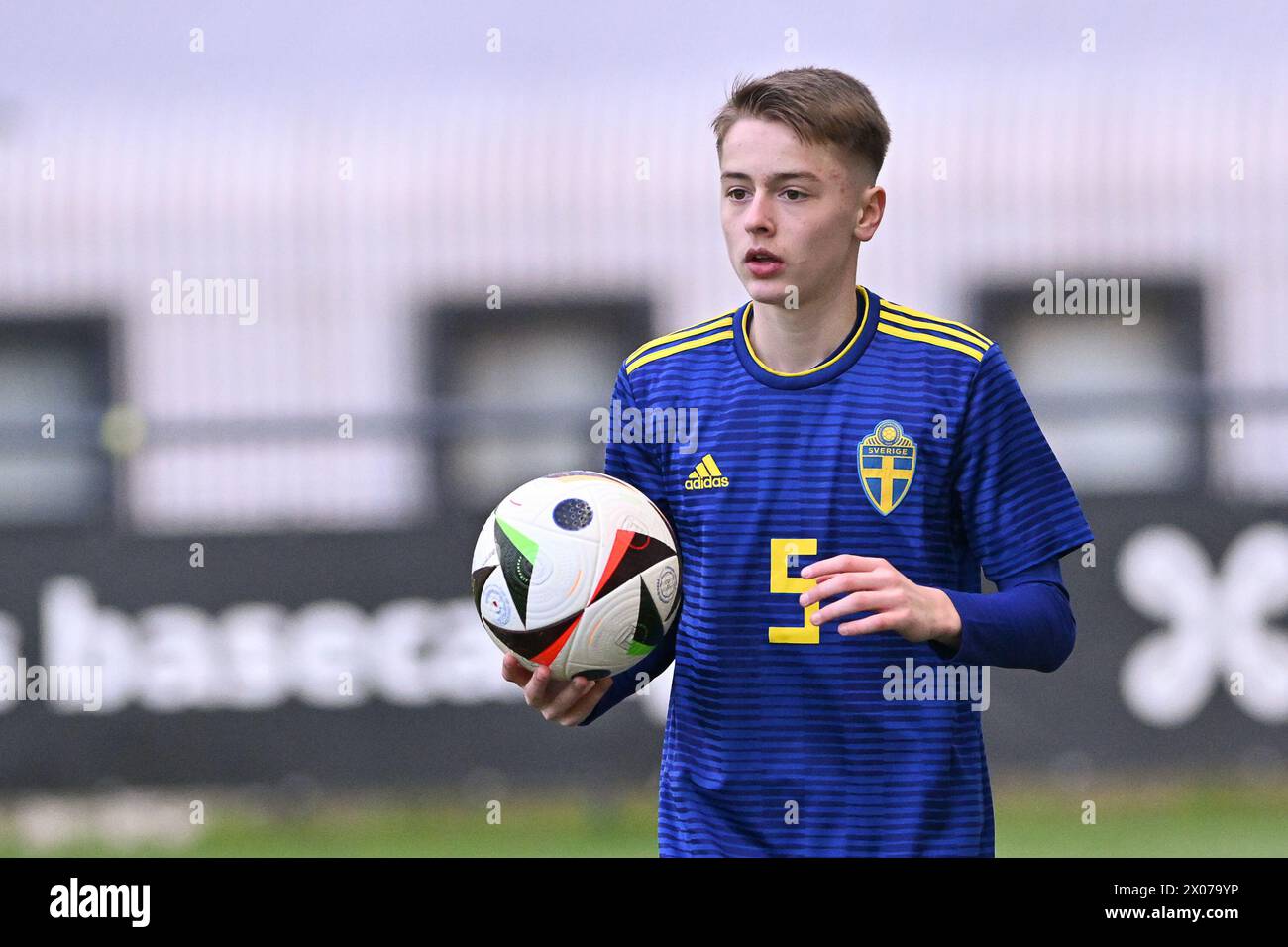 Gabriel Granberg (5) de Suède photographié lors d'un match amical de football entre les équipes nationales de Belgique et de Suède des moins de 16 ans futures le mercredi 9 avril 2024 à Tubize , Belgique . PHOTO SPORTPIX | Dirk Vuylsteke Banque D'Images